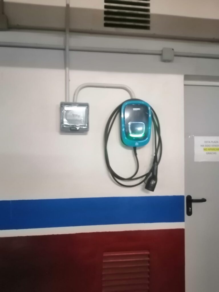 instalación de cargador de coche eléctrico