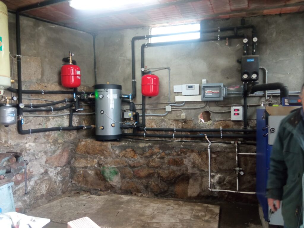 aerotermia híbrida con leña