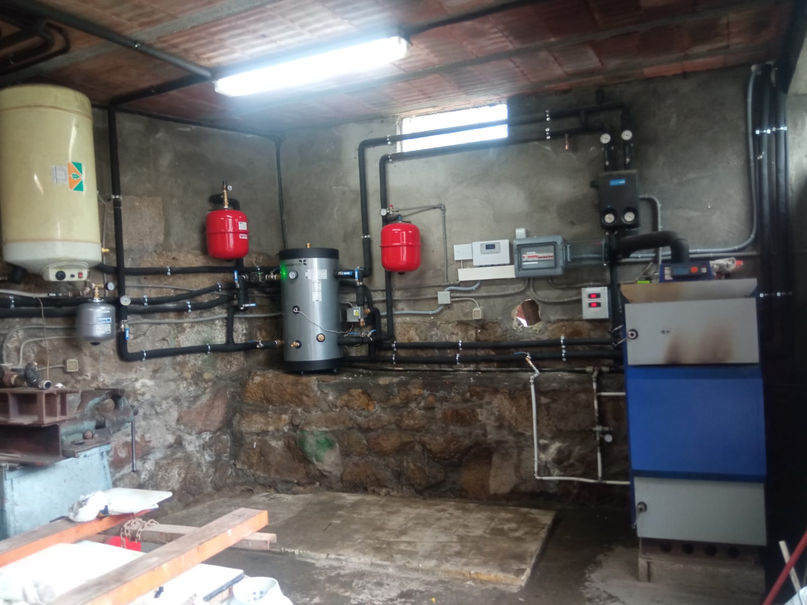 aerotermia híbrida con leña