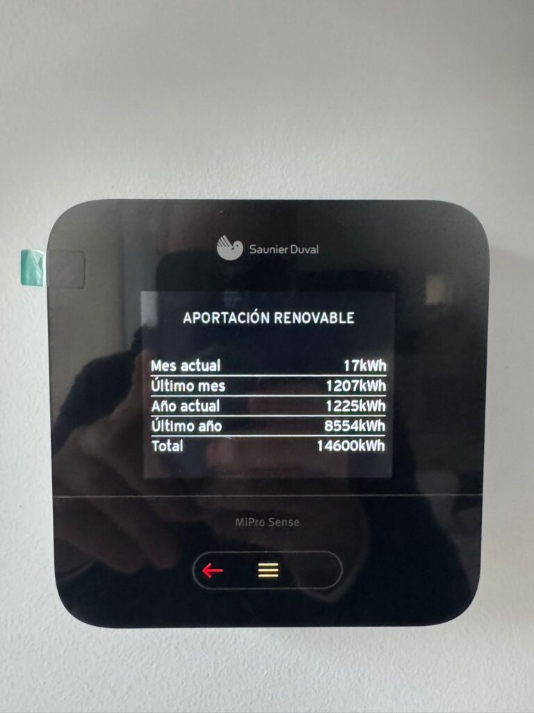 El controlador central de la aerotermia (MiPro Sense de Saunier Duval)